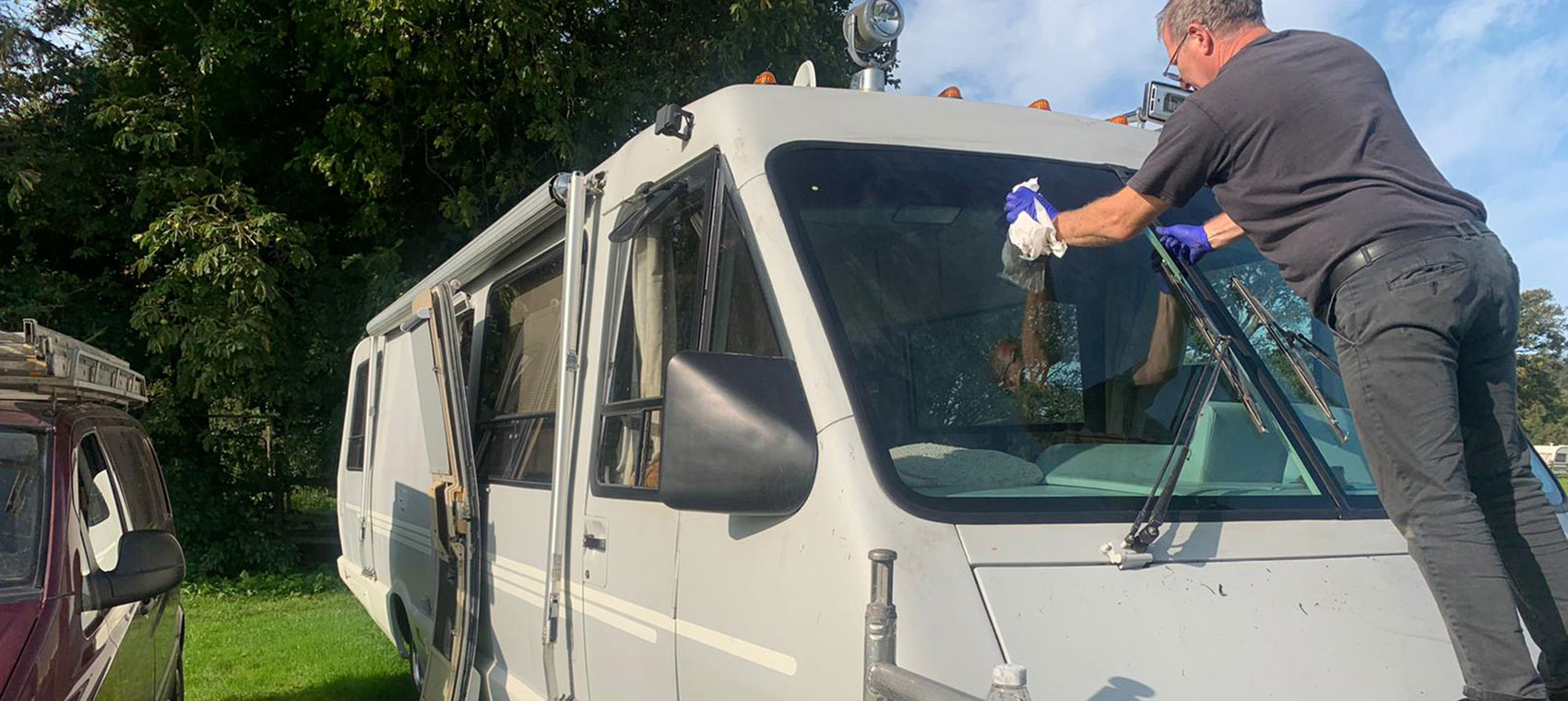 replace a cracked windscreen